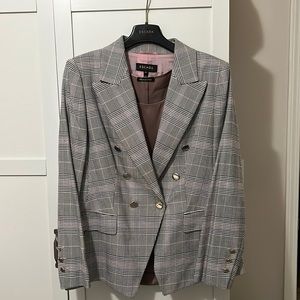 Escada blazer like new condition- size 44